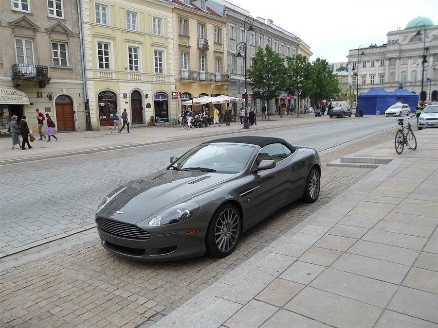 Aston Martin DB9 - półprofil lewy