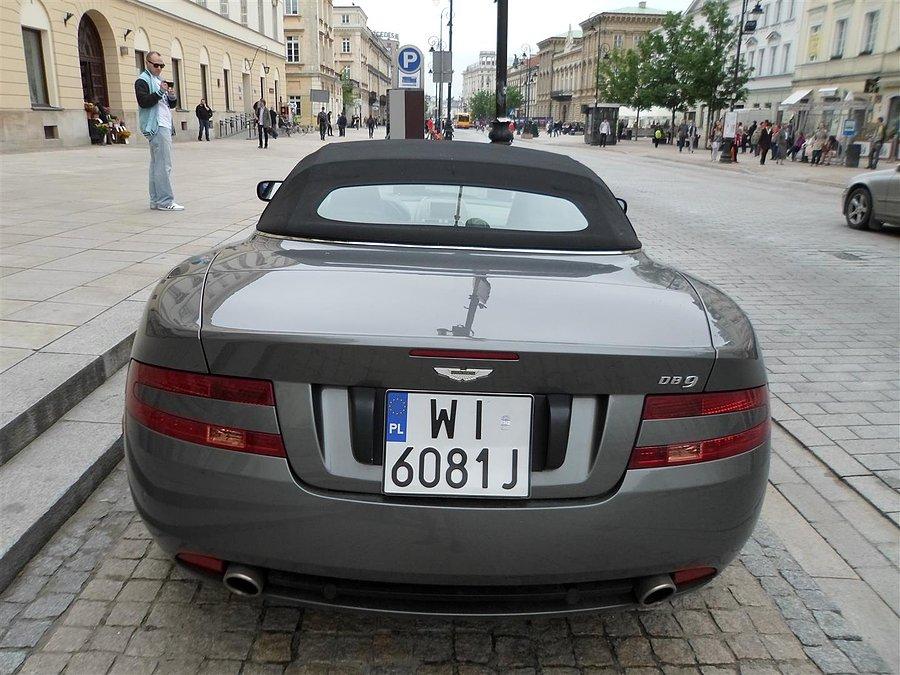 Aston Martin DB9 - widok z tyłum