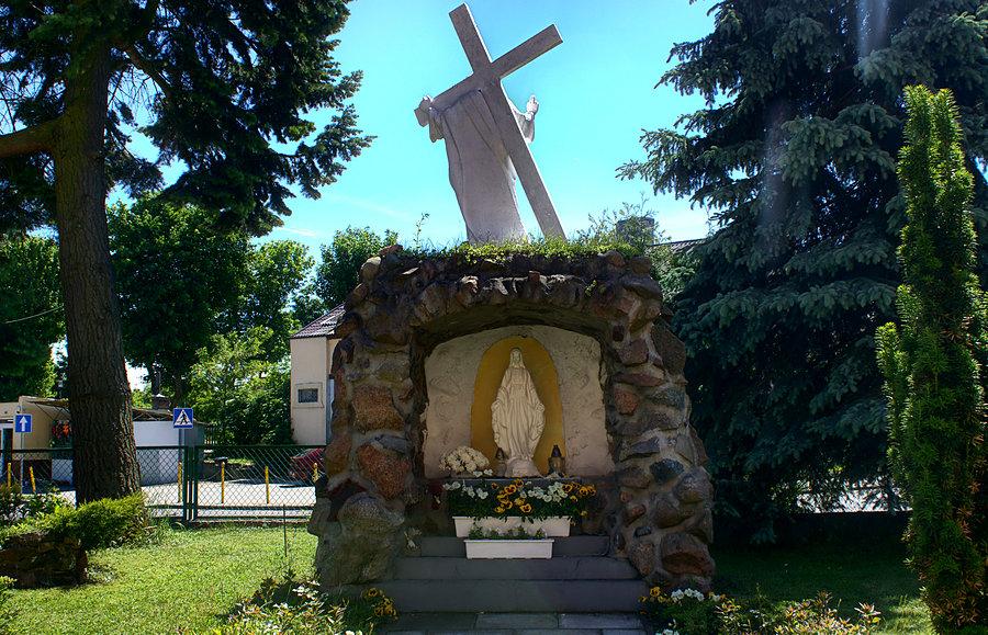 Przykościelna figura