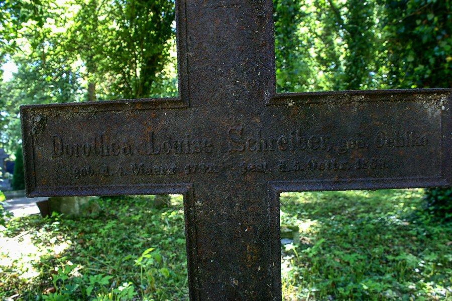 Elementy nagrobków _ cmentarz w Dolicach