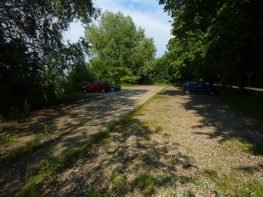 Parking przed domem opiekuńczo-leczniczym w Pilaszkowie w przeszłości był końcem trasy kolejki. Tu znajdował się plac załadunkowy