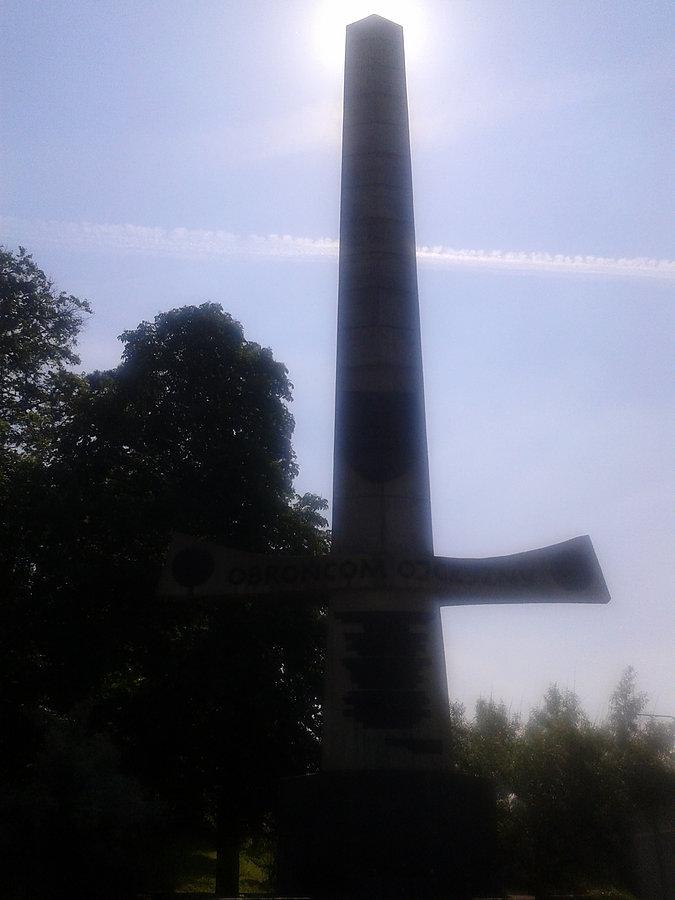 Pomnik "Obrońcpom Ojczyzny"