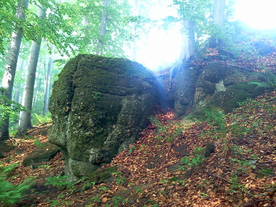 Skałki przed zameczkiem Myslik