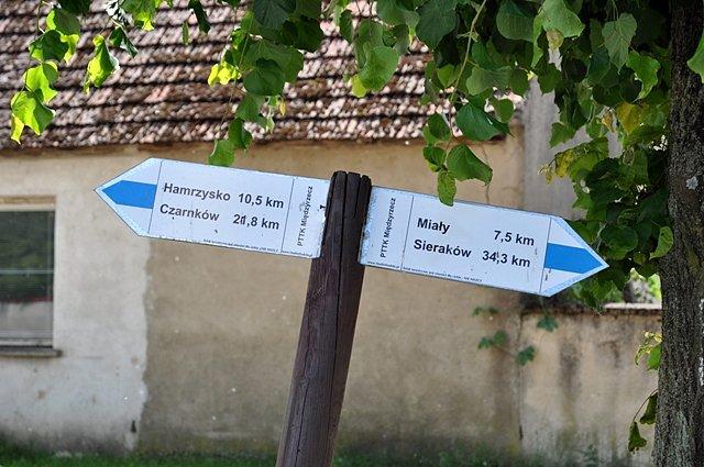 Skrzyżowanie szlaków w Mężyku - w drodze do Białej