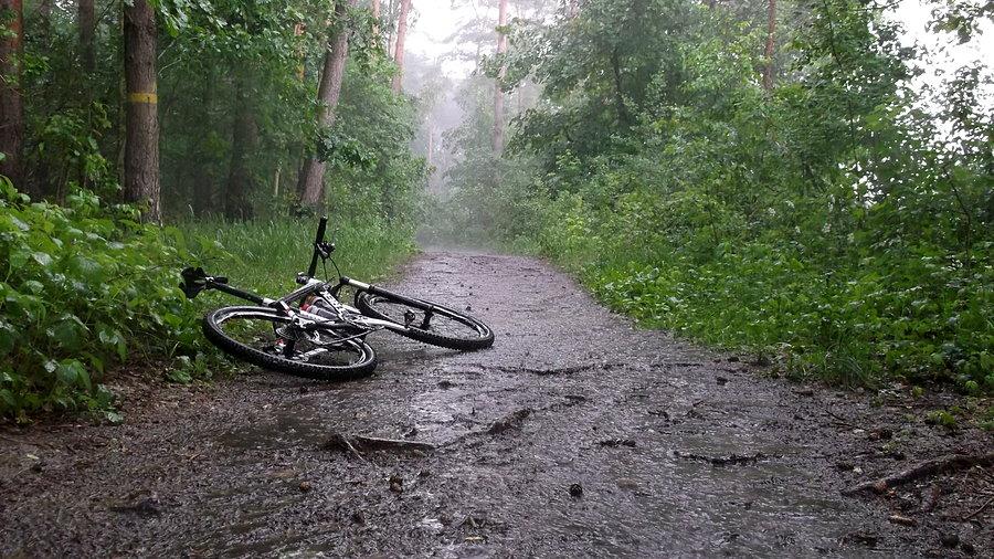 Leje, nadwarciański zamienił się w ścieżkę potokową, jakie można spotkać na błotnych zawodach :)