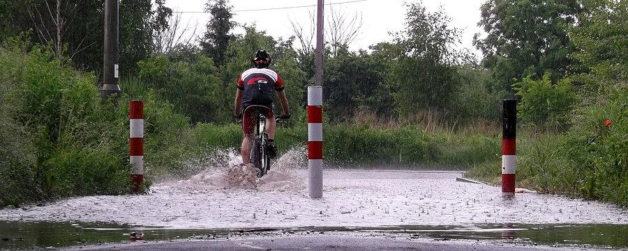 JPbike jako pogromca wielkich kałuż :)
