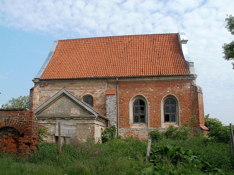 Opustoszały kościół w Owińskach