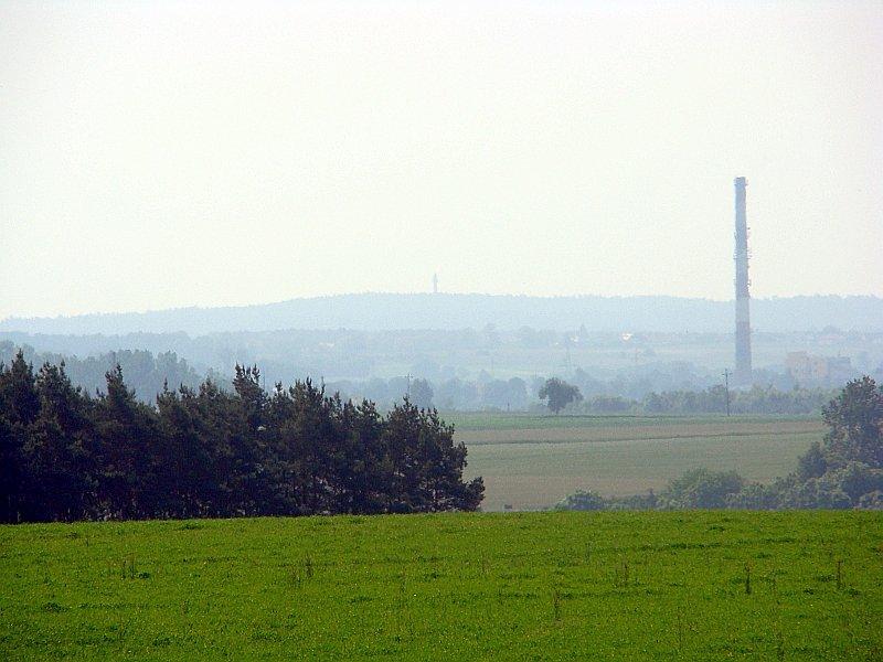 Widok na odległą Dziewiczą Górę ze Starczanowa