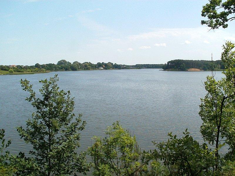 Widok na Jezioro Kowalskie z zatoczki w Kowalskim