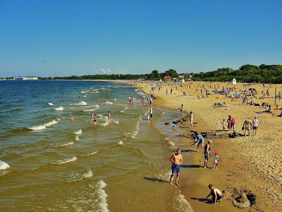 Plaża w Brzeźnie. Jak widać sezon plażowy nad morzem w pełni
