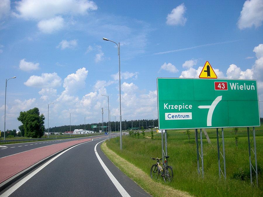 W lewo do centrum Krzepic
