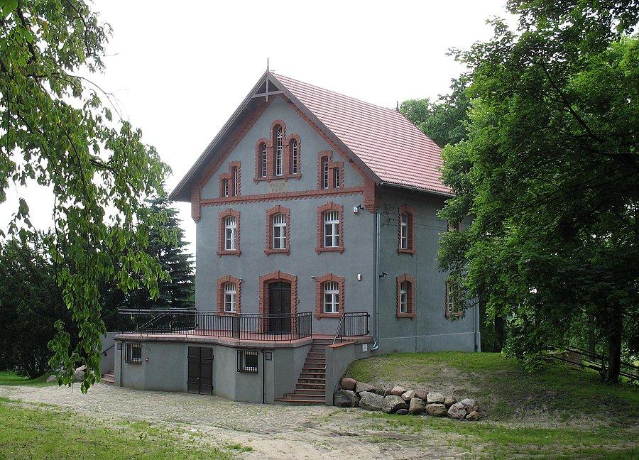 Ożarów - kamienica przy dworku