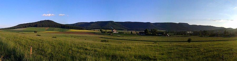 Panorama z drogi Radków Wambierzyce, godzina 20.00 ale słoneczko jeszcze świeciło
