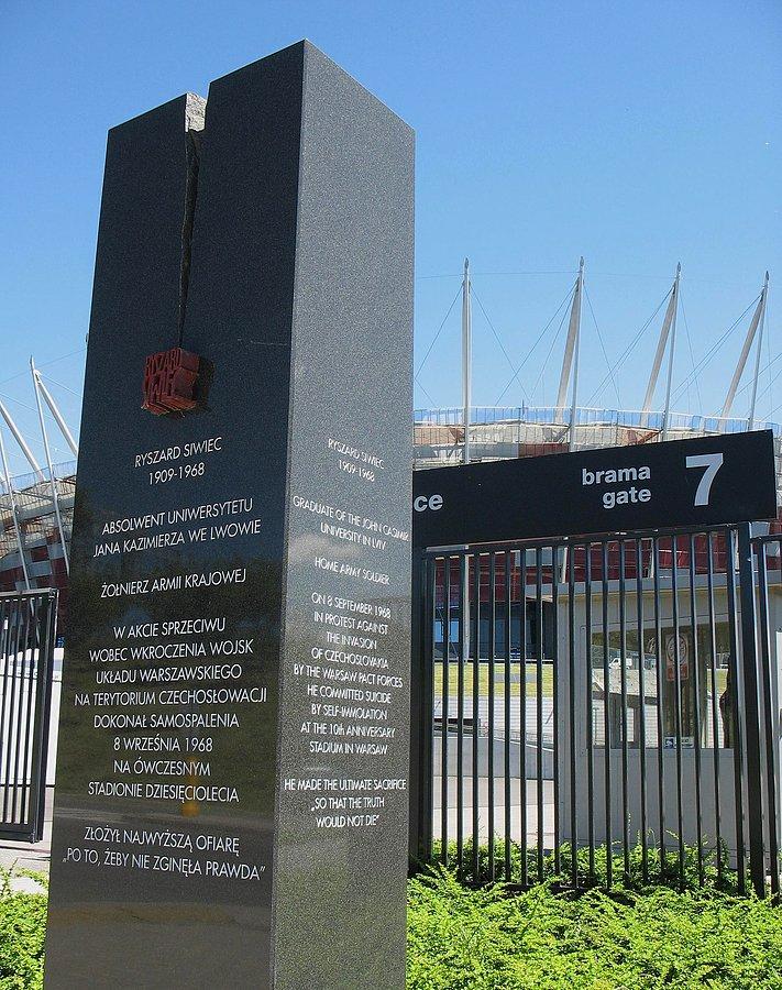 Pomnik Ryszarda Siwca przy Stadionie Narodowym