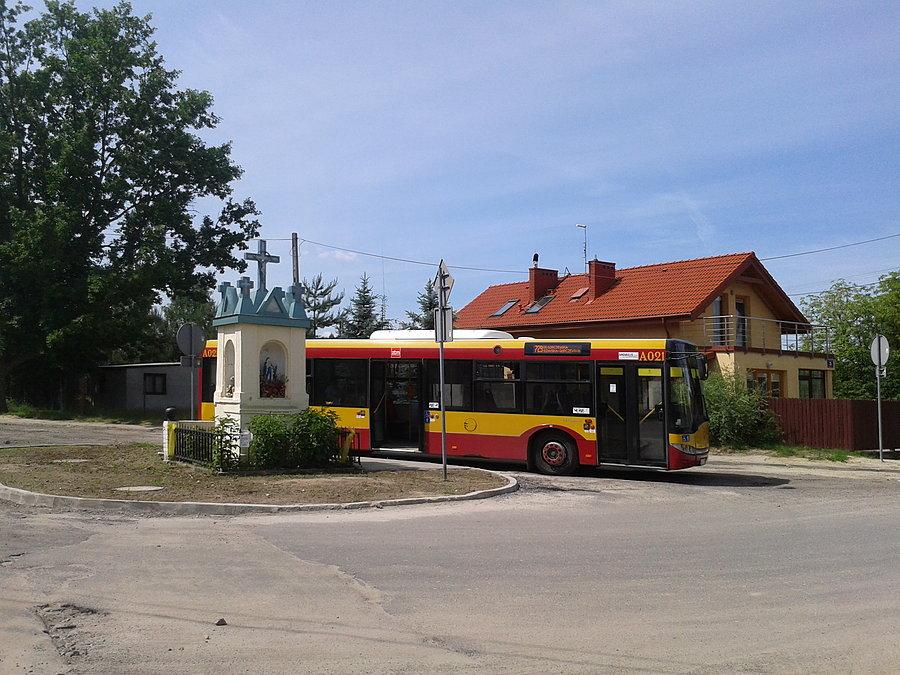 Pętla autobusowa wokół kapliczki w Mariewie