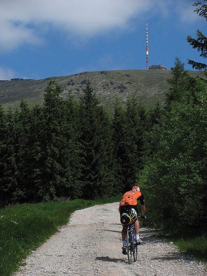 Tuż pod Prednym sedlem (1451m) i końcem szutru