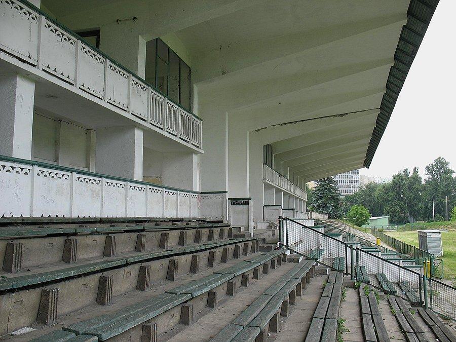 Kryta trybuna stadionu Marymont