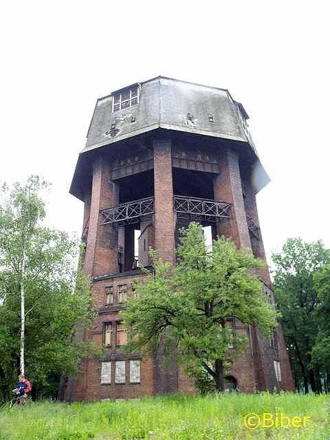 Wieża niczym UFO