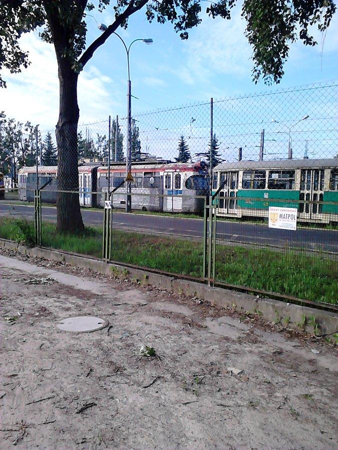 Stare tramwaje w zajezdni