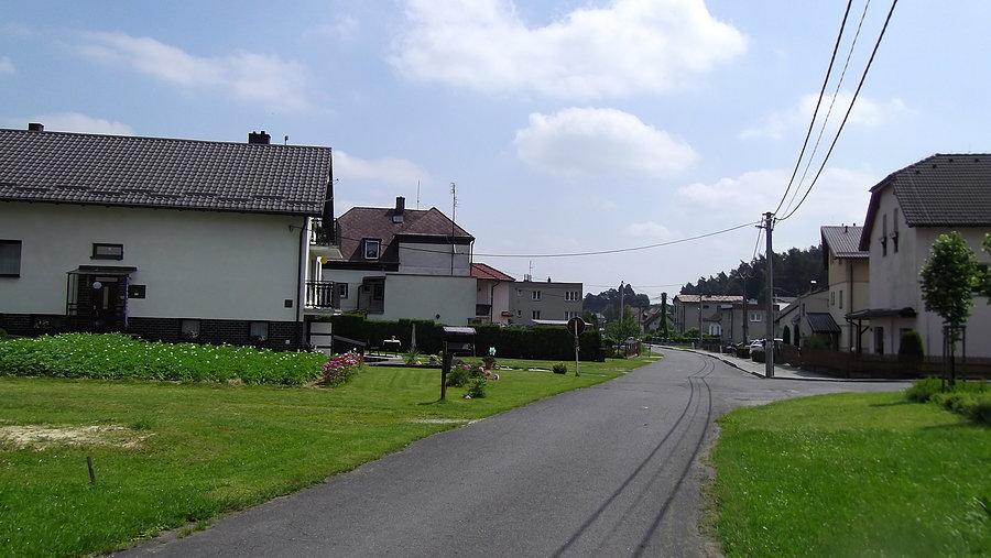 Czechy - Bělá, dojechałem do końca wioski, dalej polna droga