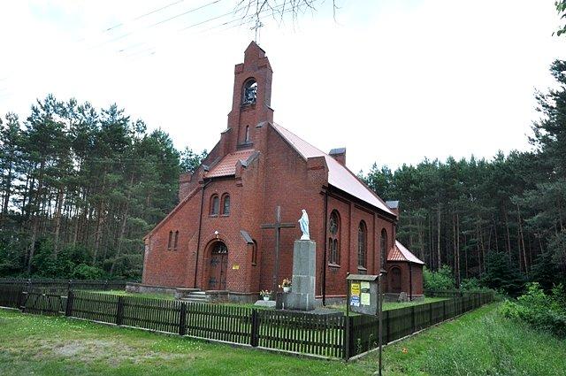 Kaplica ewangelicka z 1896 r w Średnicy - obecnie kościół Chystusa Króla