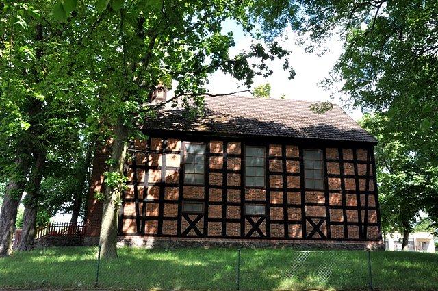Biernatowo - szachulcowy kościół z 1843 r. pw. Wniebowzięcia NMP