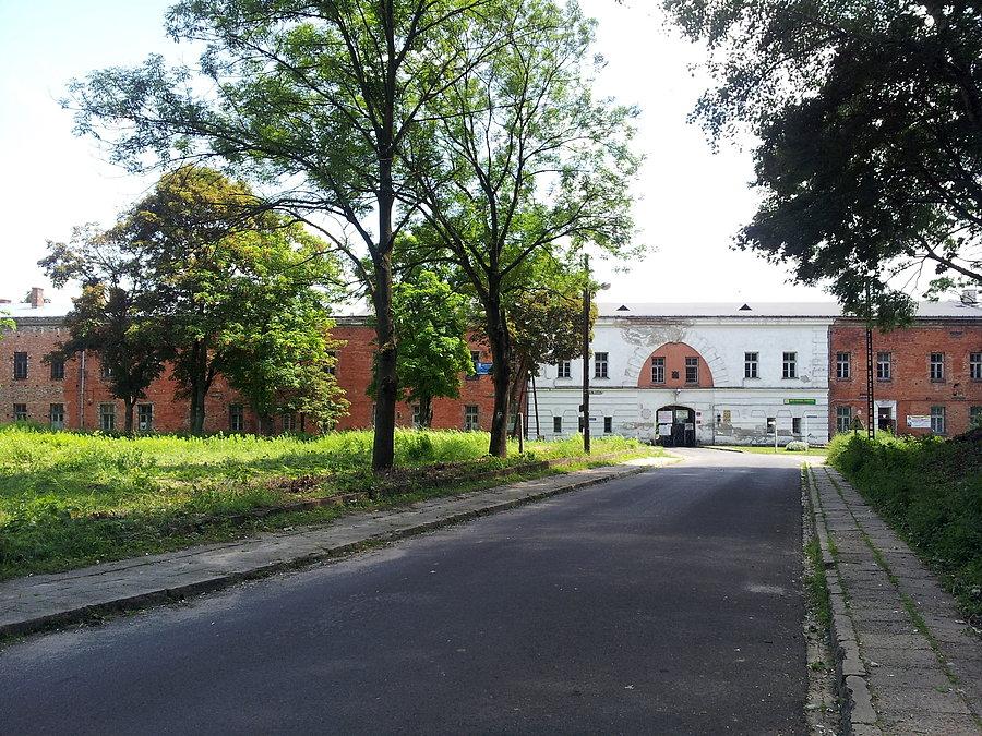 Twierdza Modlin - któreś z kolei wejście (zamknięte jak wszystkie)