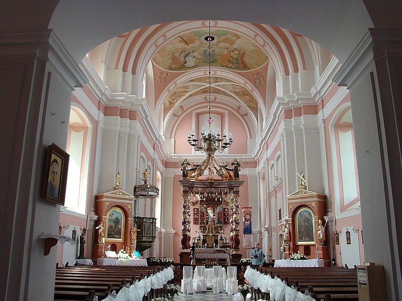 Wnętrze kościoła w Lutomiu