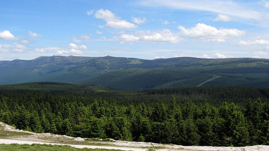 Sudety - widok na Szrenicę i Śnieżnbe Kotły