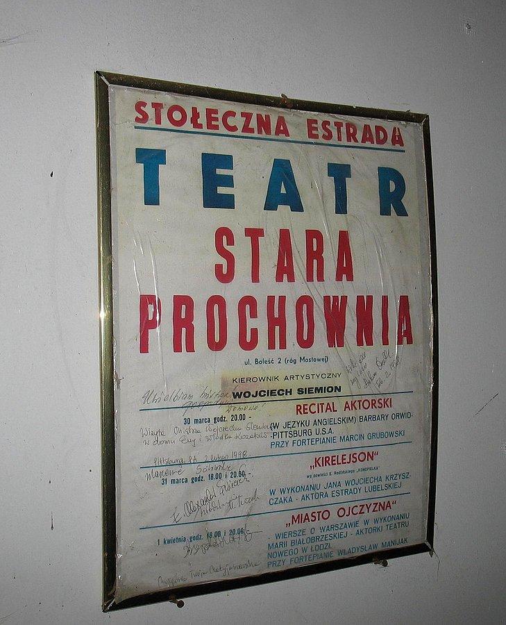 We wnętrzu chaty, w skansenie Wojciecha Siemiona