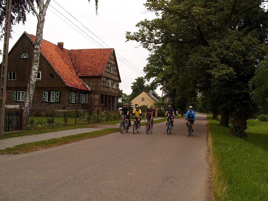 16-06-2013. Rowerzyści na drodze. Niedzielna wycieczka rowerowa z Tczewa do Jantara