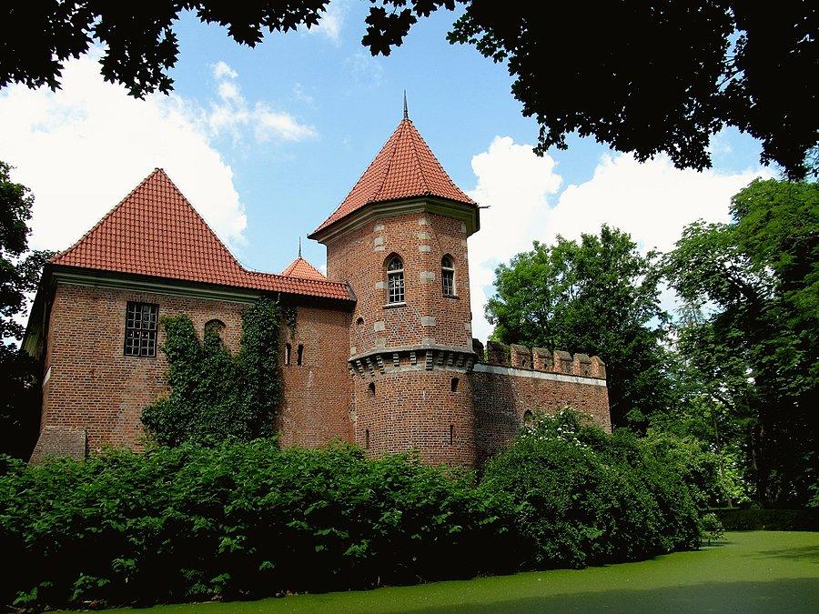 Oporów - widok od tyłu