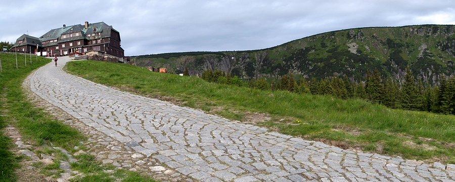 Tutaj stromo i młynkujemy przez Strzechę Akademicką