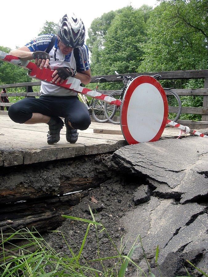 Uszkodzony most w Nowej Kuźnicy
