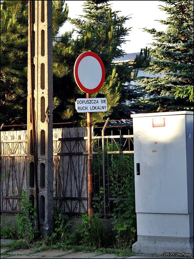 Zakaz wjazdu ALE dopuszcza się ruch lokalny. Ktoś to zrozumie?