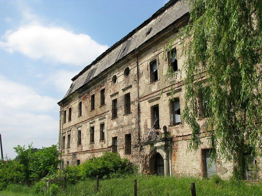 Potężny gmach