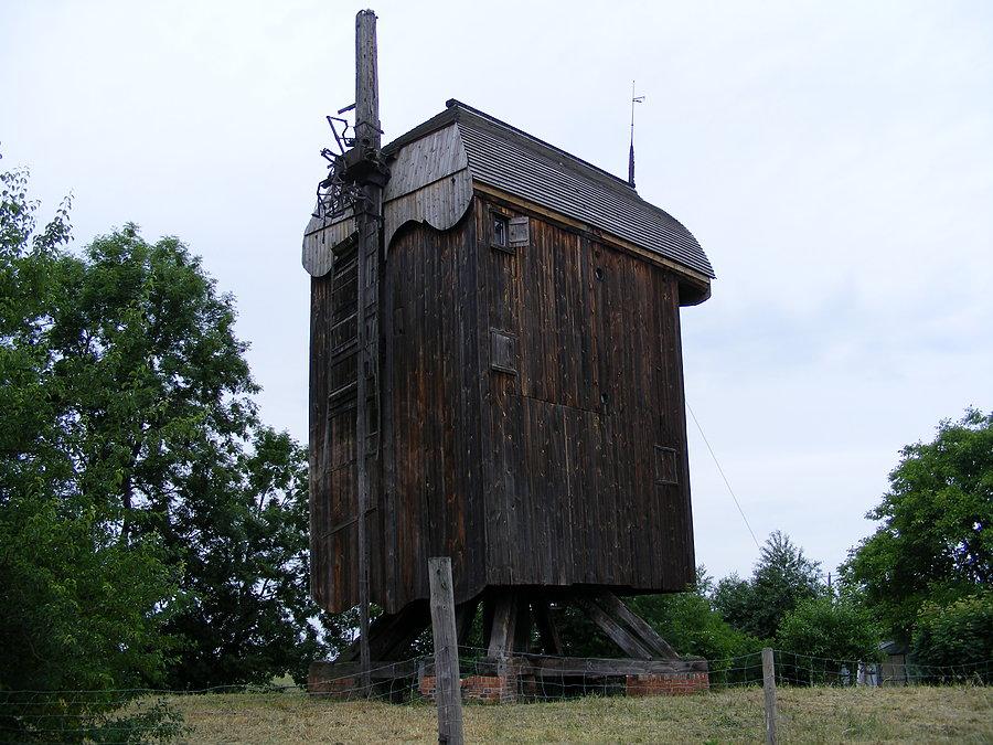Wiatrak KOŹLAK, kiedyś służył do pompowania wody z ... do