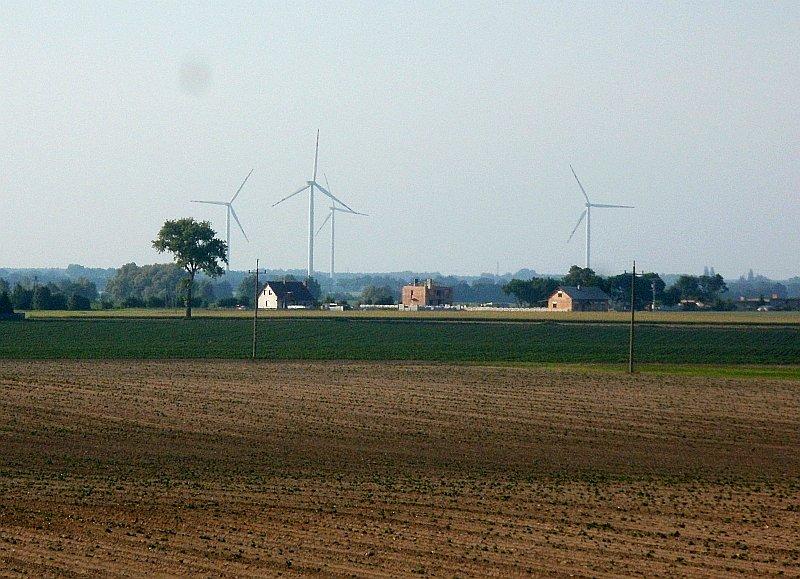 Elektrownie wiatrowe w Nekli z oddali