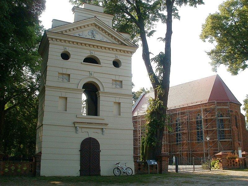 Dębno - Kościół gotycki i dzwonnica