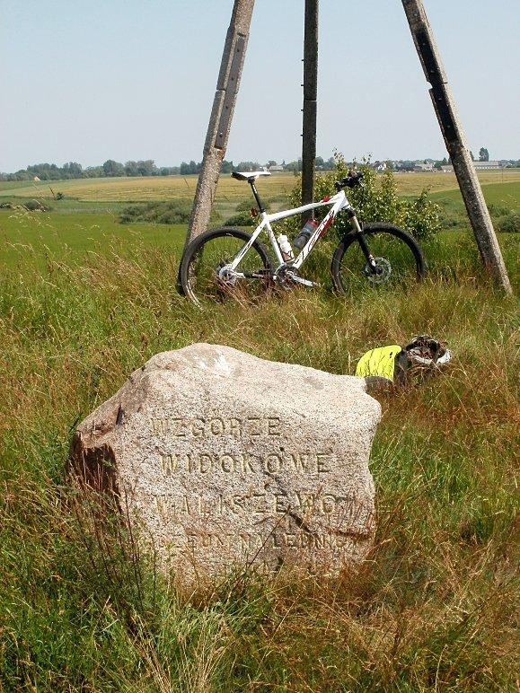 Kamień pamiątkowy na wzgórzu waliszewskim