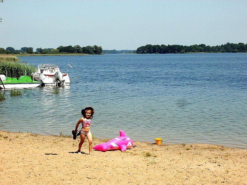 Plaża w Lednogórze nad Jeziorem Lednickim