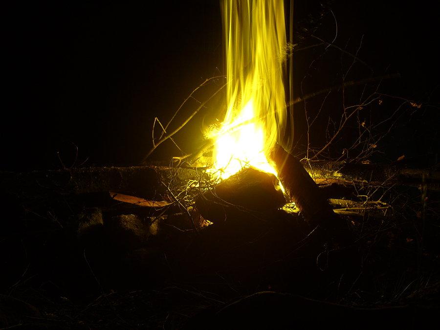 Klimat nocnego ognia, spalonego Ryjka nie na stosie ale na twarzy od słońca i księżyca na gwieździstym niebie, było .............. od lat 18