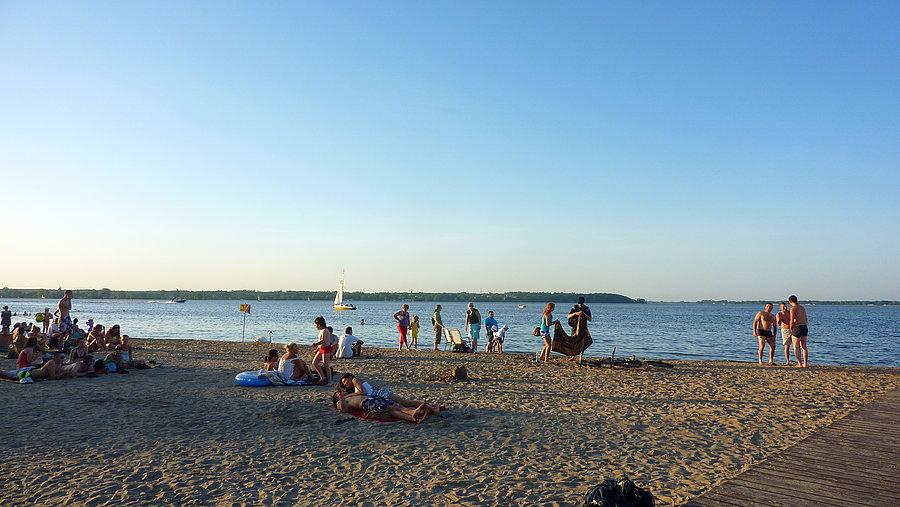 Plaża w Nieporęcie. Rzut beretem od warszawskich blokowisk