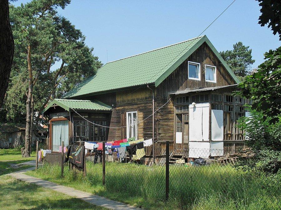 Drewniak na ul. Halki w Radości