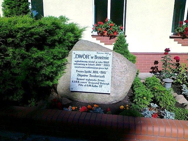 Tablica informacyjna (Dwór w Brzeźnie)