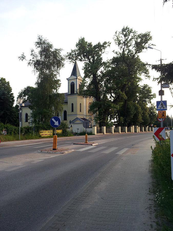 Borzęcin Duży - kościół