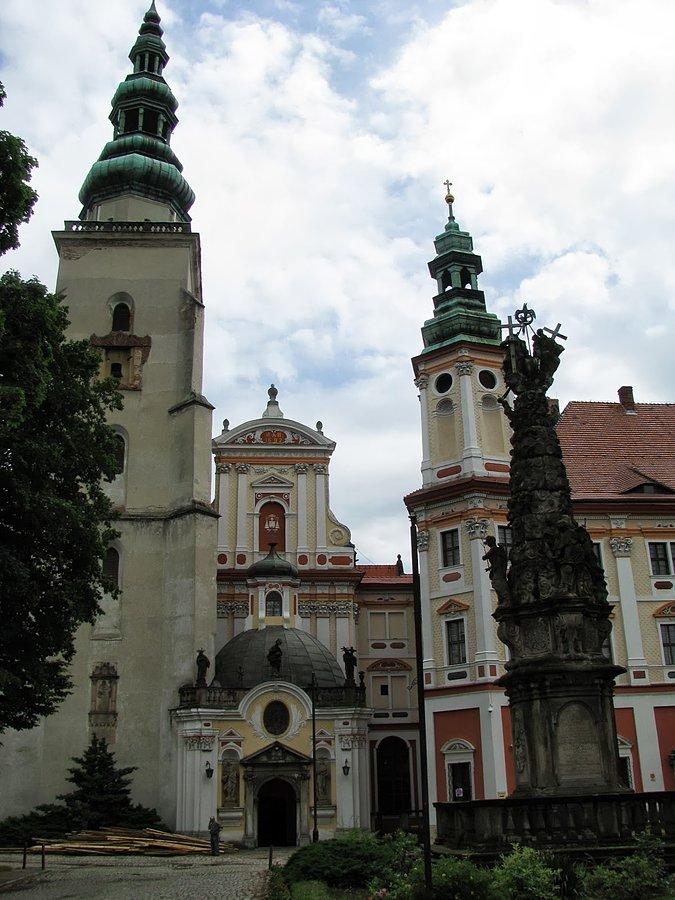 Widok na Klasztor Cystersów w Henrykowie
