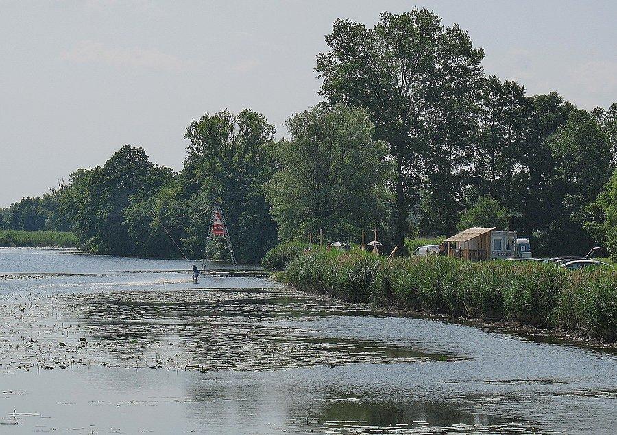 Wyciąg linowy na Jeziorze Lisowskim