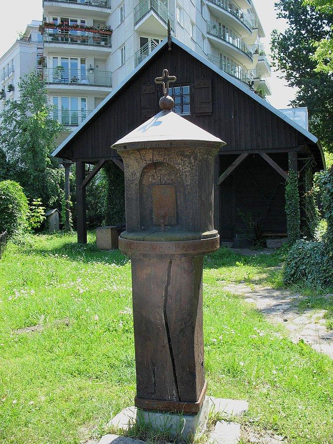 Kapliczka przed Muzeum Kowalstwa