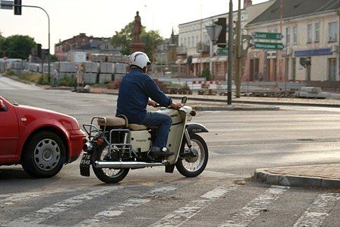 Mój klient na Triumphie przez miasto mknie. Nie zamienię roweru na motor, oj nie